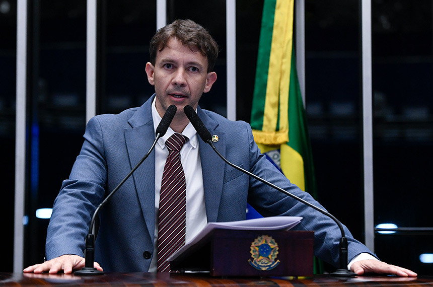 Plenário do Senado Federal durante sessão deliberativa ordinária semipresencial. Na ordem do dia, projeto que regulamenta o exercício da psicopedagogia (PLC 31/2010). Também estão na pauta, o PL 2.115/2019, que institui o Dia Nacional do Laringectomizad