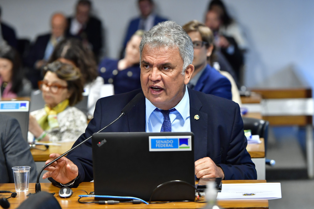 Comissão de Constituição, Justiça e Cidadania (CCJ) sabatina de indicado para ministro do Supremo Tribunal Federal (STF). E|m pronunciamento, à bancada, senador Sérgio Petecão (PSD-AC). Foto: Waldemir Barreto/Agência Senado