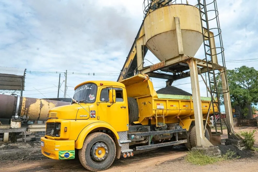 Emurb prepara asfalto para ampliar tapa-buracos em Rio Branco