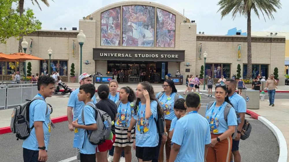 Alunos da rede municipal exploram tecnologia, cinema e aventura na Universal Studios