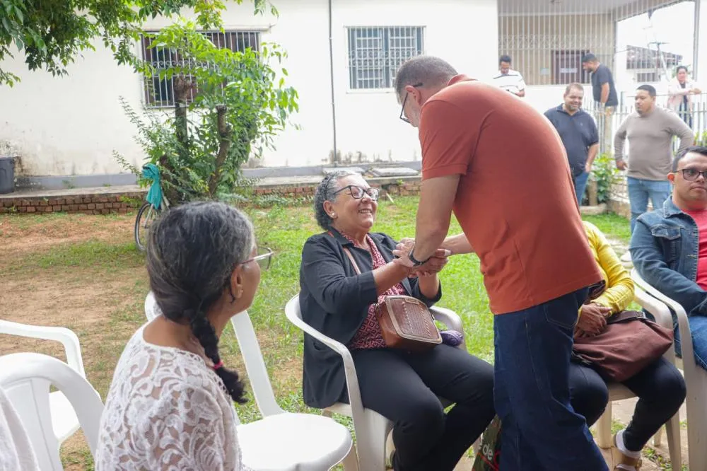 Alysson acompanha atendimento no Cras Novo Horizonte