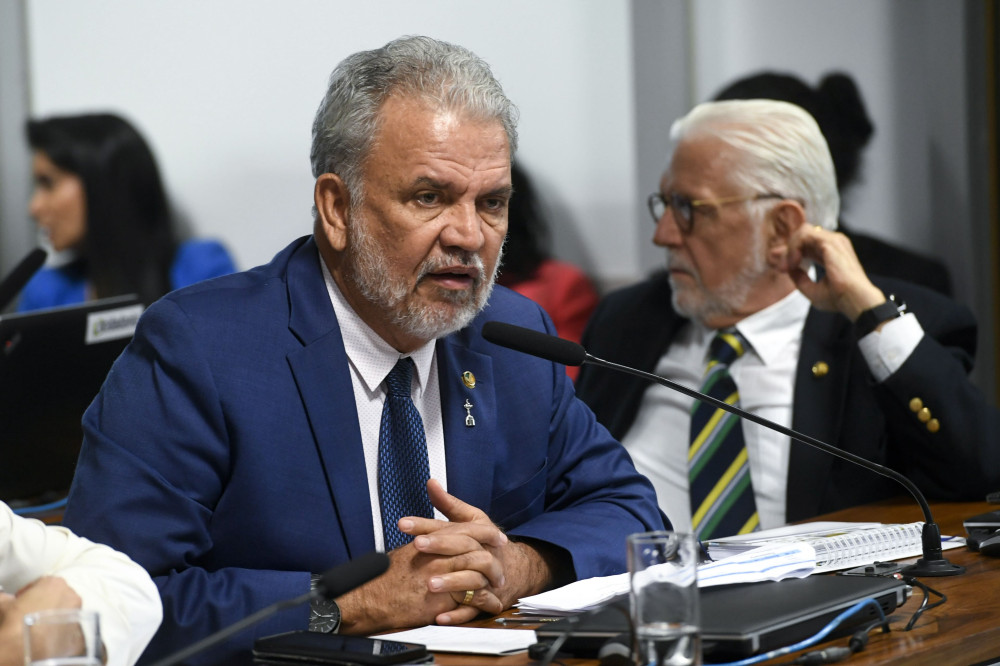 Comissão de Constituição, Justiça e Cidadania (CCJ) realiza sabatina dos indicados para o Supremo Tribunal Federal (STF) e para a Procuradoria-Geral da República (PGR). Em pronunciamento, à bancada, senador Sérgio Petecão (PSD-AC). Foto: Jefferson Rudy/