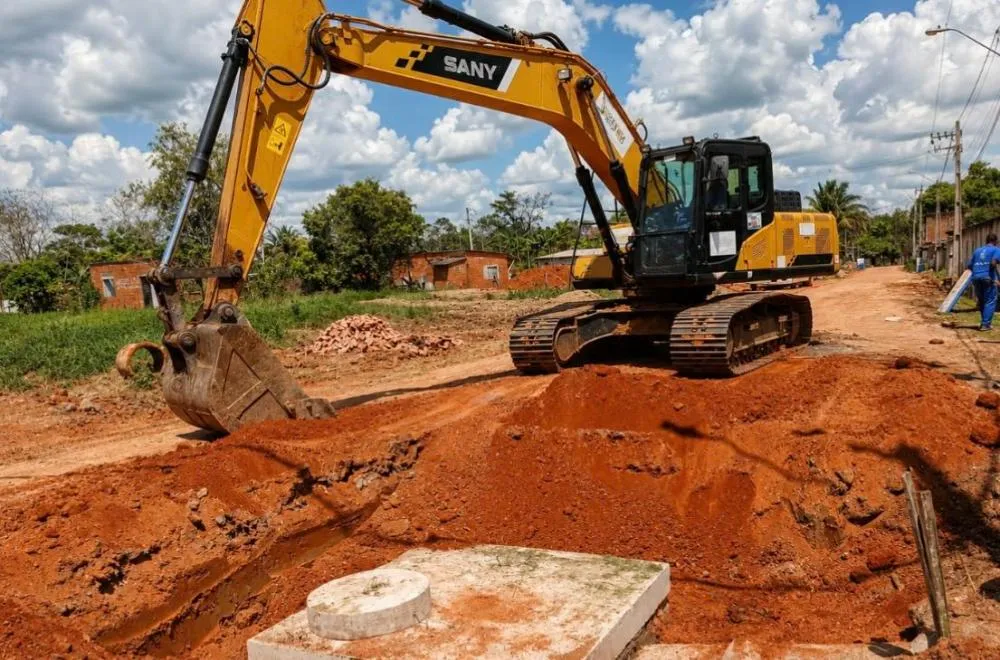 Drenagem e terraplanagem abrem 12 frentes de serviço em Rio Branco