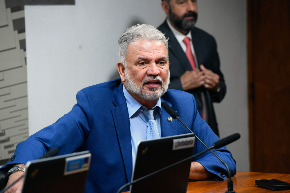 Comissão de Assuntos Econômicos (CAE) realiza reunião com 1 itens. Entre eles, o PL 3.141/2023, que Cria o Programa Cartão Reconstruir e dá outras providências. À mesa, em pronunciamento, senador Sérgio Petecão (PSD-AC). Foto: Marcos Oliveira/Agência S