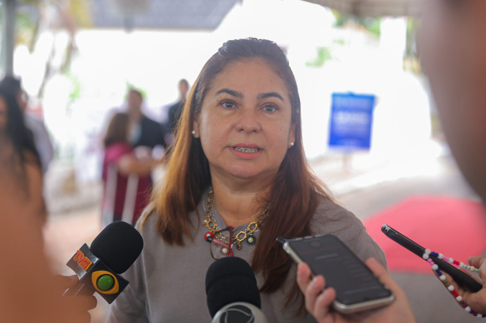 A governadora em exercício, Waldirene Cordeiro, destacou a importância do Estado na ação, facilitando a emissão de RGs. Foto: Neto Lucena/Secom