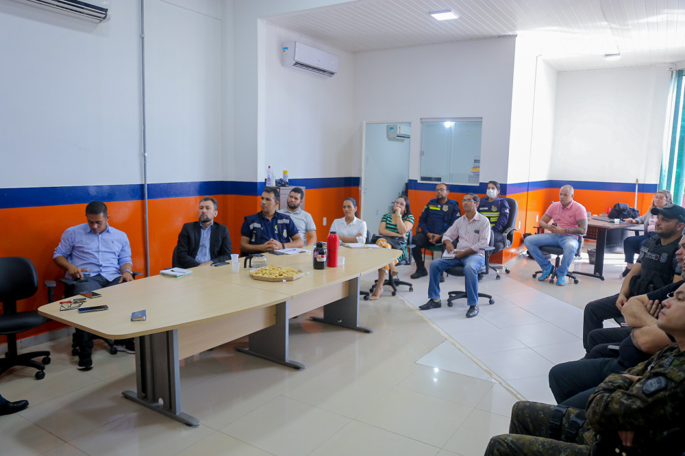 Diversas secretarias e órgãos administrados pelo governo participaram do encontro, para definir como auxiliar a Defesa Civil nessa ação. Foto: Neto Lucena/Secom