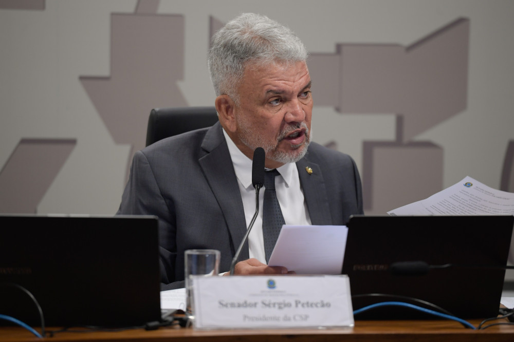 Comissão de Segurança Pública (CSP) realiza reunião deliberativa com 4 itens. Entre eles, o PRS 23/2024, que institui a Frente Parlamentar de Defesa da Polícia Penal. Presidente da CSP, senador Sérgio Petecão (PSD-AC) conduz reunião. Foto: Saulo Cruz/Ag