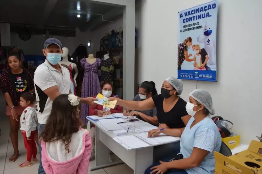 Mesmo no dia D a procura da vacina contra a paralisia infantil foi abaixo do esprado (Foto: Evandro Derze/Assecom)